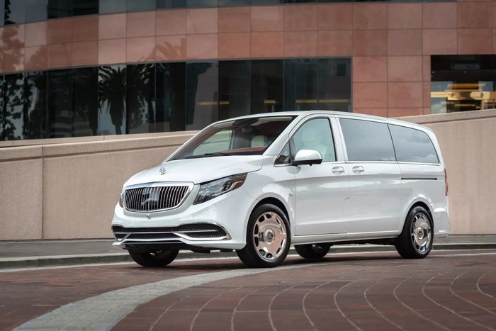Chủ xe tinh chỉnh chiếc van Mercedes-Benz thành Maybach với số tiền đủ để mua S-Class mới - Ảnh 1.