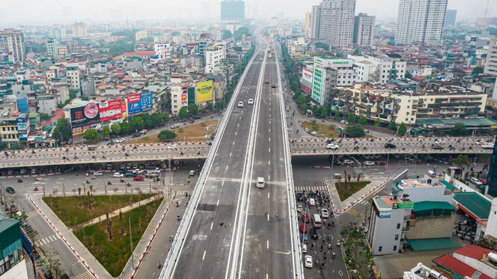Sau khi hoàn thành, Vành đai 2 được trang bị bảng điện tử tương tự như ở các nước phát triển, nhưng di chuyển qua nút giao cuối vẫn mất gần 1 phút chỉ để đi 100 mét.