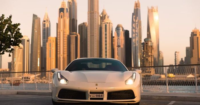 Siêu xe Ferrari, mơ ước của nhiều người, thường bị bỏ rơi nhiều ở thành phố Vàng. Điều kiện để sở hữu chỉ đơn giản như vậy.