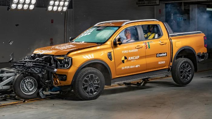 Bài thử đâm va mạnh mẽ chứng minh Ford Ranger 2023 đạt điểm an toàn tối đa - Ảnh 2.
