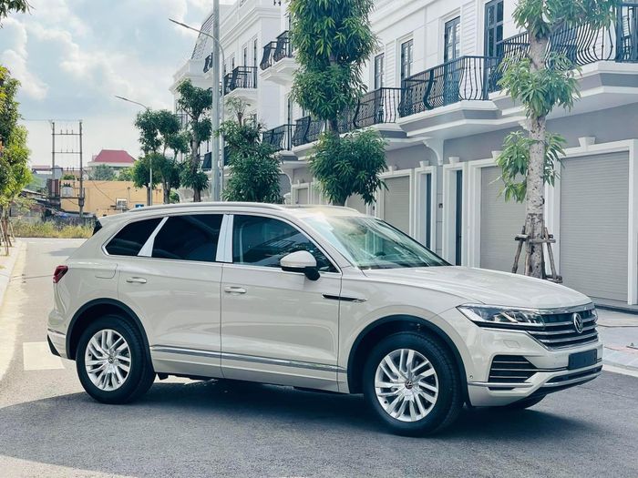Volkswagen Touareg mới ra mắt tại Việt Nam đã thêm 100 triệu đồng vào mức giá