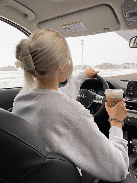 TikToker hé lộ điều bất ngờ: Không nên kẹp tóc khi ngồi trong ô tô - Hình ảnh 3.