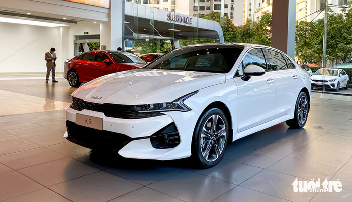 Thị trường xe sedan cỡ D trong tháng 1: Doanh số giảm mạnh, nhiều xe được giảm giá mạnh - Hình 2.