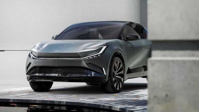 Toyota tiết lộ một phần thông số và hình ảnh của xe điện thứ 3 - Ảnh 2.