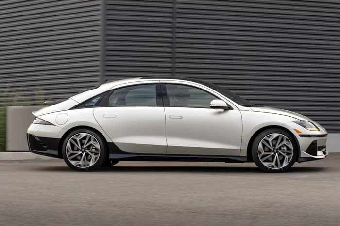 Hyundai Ioniq 6 có khả năng đi được 581 km sau mỗi lần sạc - Ảnh 15.