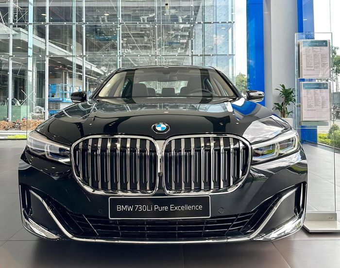 BMW đang thanh lý lô xe sản xuất từ năm 2021 và 2022: Giảm giá cao nhất 300 triệu đồng, BMW 3-Series có giá ngang với Camry - Ảnh 1.