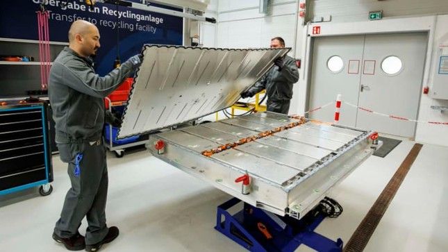 Sự tăng giá của pin đe dọa tiến bộ của xe điện phổ thông - Hình ảnh 1.