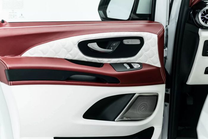 Chủ xe chế tạo chiếc van Mercedes-Benz thành phiên bản Maybach với số tiền đủ để mua một chiếc S-Class mới - Ảnh 12.