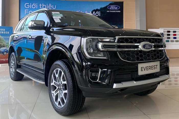 Hyundai Santa Fe 2023 đang giảm giá kỷ lục 135 triệu đồng tại các đại lý: Rẻ hơn Sorento đến cả trăm triệu, đua giá với Everest - Ảnh 4.
