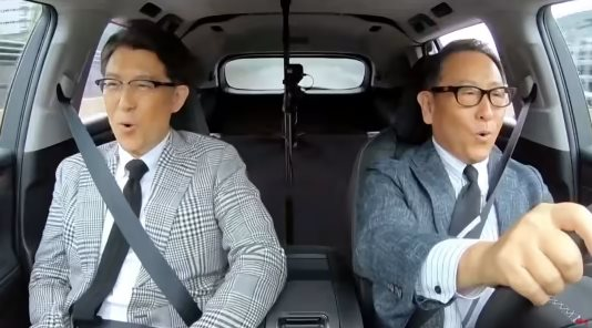 ‘Toyota đang mắc phải một hạn chế nghiêm trọng trong cuộc đua xe điện’ - Ảnh 1.