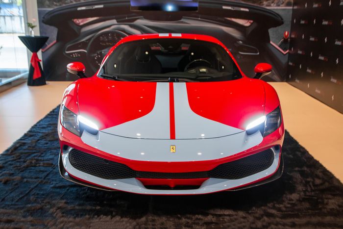 Ferrari 296 GTS ra mắt tại Việt Nam: Siêu xe mui trần khởi điểm từ 23 tỷ đồng, thời gian đặt hàng phải chờ đợi một năm rưỡi - Hình 3.