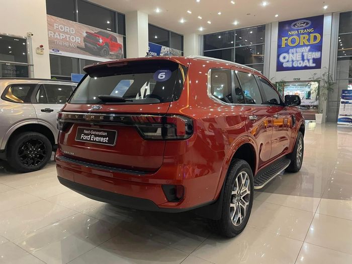 Trong dịp Tết Nguyên đán, Ford Everest đã ngừng cung cấp 'bia kèm lạc', không yêu cầu thêm chi phí và vẫn được tặng thêm phụ kiện.