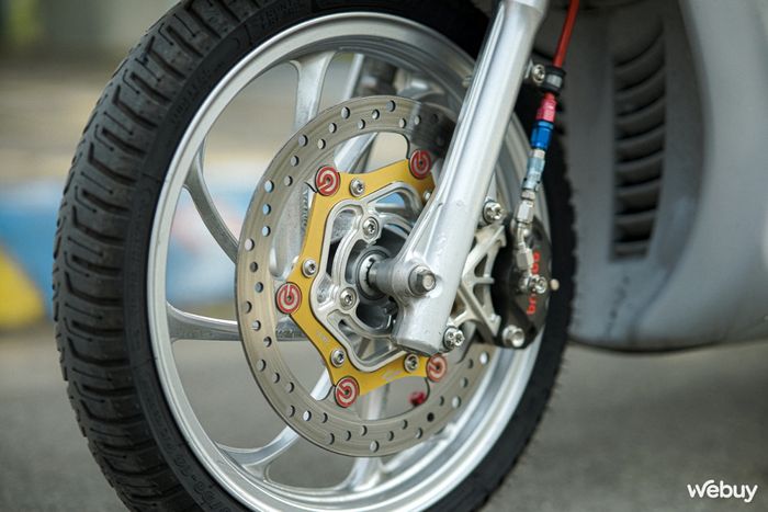 ‘Tôi đã bỏ ra 80 triệu để tự tay độ chiếc Yamaha Mio, đã chạy được 10 năm vẫn cảm thấy ‘bốc’, chỉ sau khi độ phanh một tháng mới thực sự hài lòng’ - Ảnh 10.