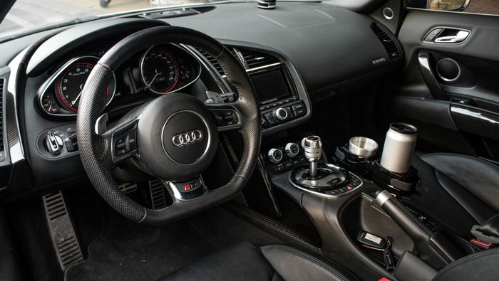 Ông Đặng Lê Nguyên Vũ lái chiếc Audi R8 V10 Spyder độc nhất tại Việt Nam xuống phố - Ảnh 7.