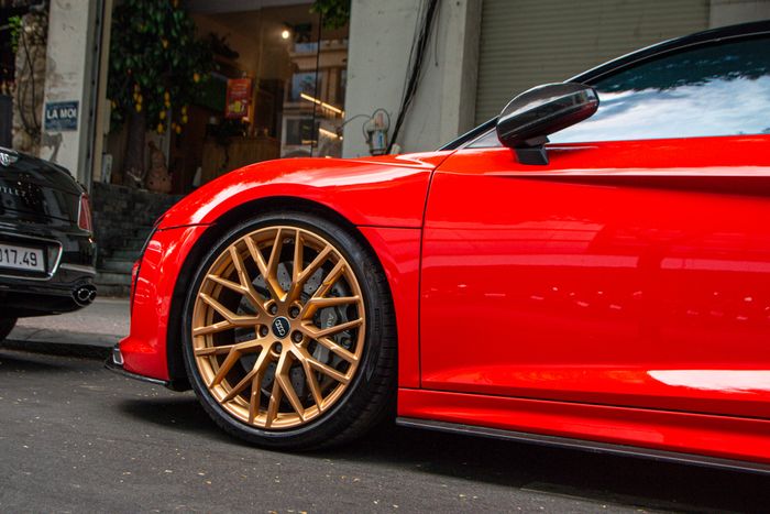 Audi R8 V10 Plus trước đây thuộc sở hữu của Ông Cao Thắng - Đông Nhi: đã qua tay 6 chủ nhân, thay biển số mới, và đã lăn bánh hơn 40.000 km.