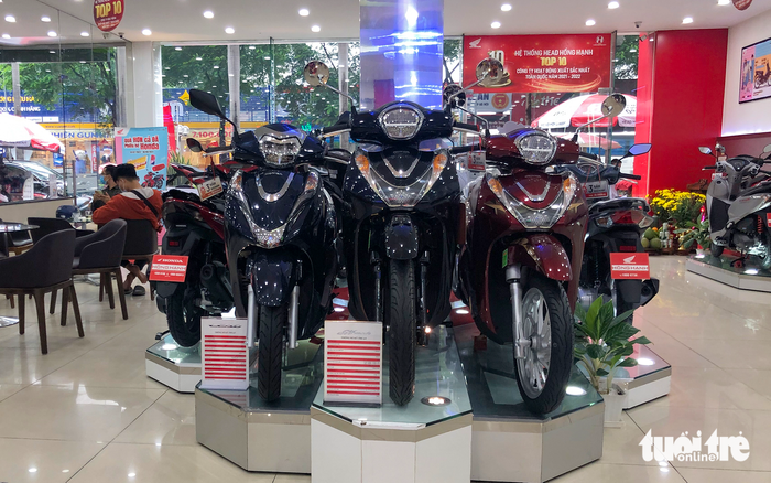Tình hình giá xe máy Honda vẫn còn hỗn loạn sau kỳ nghỉ Tết: Sh mode là mẫu xe chênh giá cao nhất - Hình 1.