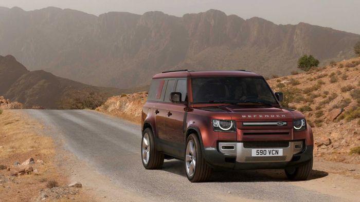 Vì Defender bán chạy, Land Rover đã phải tăng ca sản xuất để đáp ứng nhu cầu