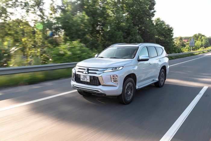 Nhân viên ngân hàng đánh giá Mitsubishi Pajero Sport 2022 phiên bản vận chuyển tiền: Mặc dù bị loại bỏ nhiều 'option' nhưng vẫn xứng đáng - Hình 3.