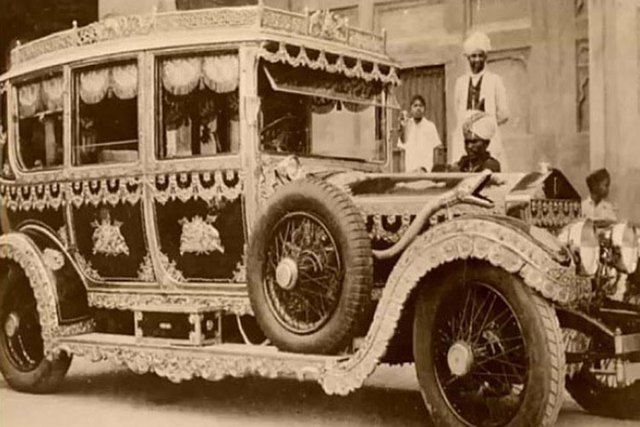 Mua ngay 6 chiếc Rolls-Royce để... chở rác, vị vua Ấn Độ khiến giới kinh doanh “ngỡ ngàng': Đừng bao giờ đánh giá một cuốn sách chỉ qua bìa - Ảnh 2.