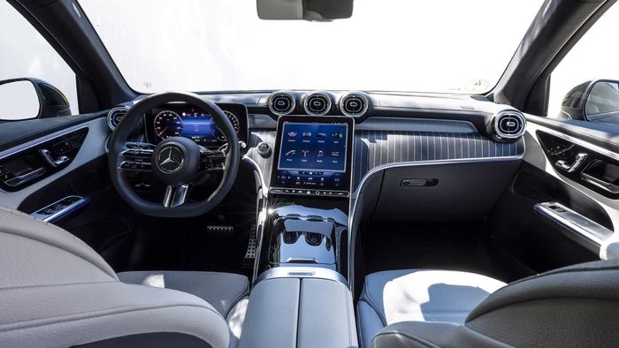 Dự kiến, giá của Mercedes-Benz GLC 2023 sẽ lên đến 2,9 tỷ đồng tại thị trường Việt Nam, vượt qua BMW X3 thêm nửa tỷ và chỉ nhập khẩu với số lượng hạn chế. (Ảnh 5)