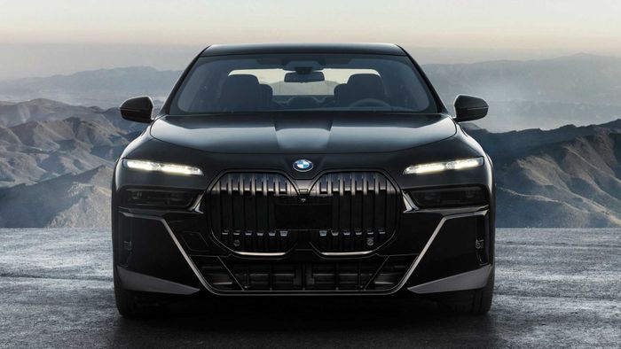 Ngay khi mới ra mắt, BMW 7-Series đã phải đối mặt với vấn đề túi khí không bung ra.