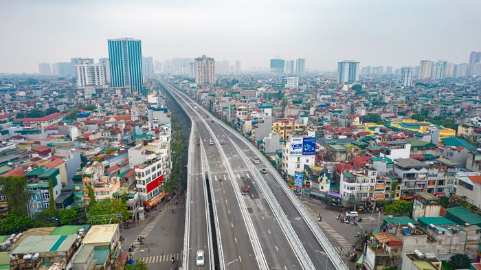 Sau khi hoàn thành, Vành đai 2 được trang bị bảng điện tử tương tự như ở các nước phát triển, nhưng di chuyển qua nút giao cuối vẫn mất gần 1 phút chỉ để đi 100 mét.