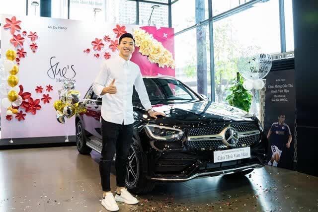 Ngôi sao Việt sinh năm Mão đi xe gì: Trấn Thành, Minh Hằng thể hiện phong cách tổng tài đích thực, còn Đoàn Văn Hậu là biểu tượng của 'thế hệ trẻ thành công' - Ảnh 11.