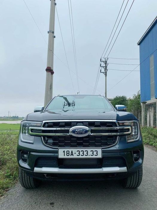 Mặc dù mới đi được 3.000km thì chiếc Ford Everest biển số đẹp vẫn có giá đắt ngang với BMW X3 mới - Ảnh 2.