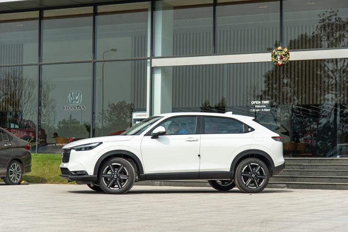 Trải nghiệm trực tiếp Honda HR-V với giá 699 triệu đồng: Thử thách đối đầu với Corolla Cross phiên bản tiêu chuẩn - Ảnh 4.