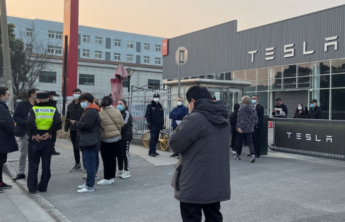 Elon Musk có thể dễ dàng thay đổi giá của các chiếc xe điện Tesla một cách độc đáo, không giống ai khác, nhờ vào chiến lược độc đáo này - Xem ảnh số 1.