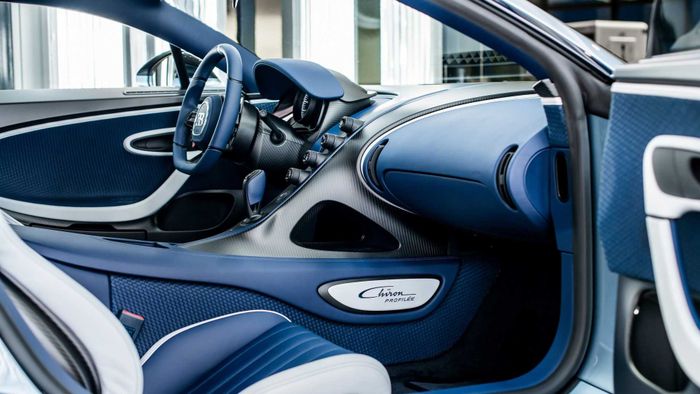 Bugatti Chiron Profilee đã đạt mức giá đấu giá kỷ lục là 300 tỉ đồng - Ảnh số 12.
