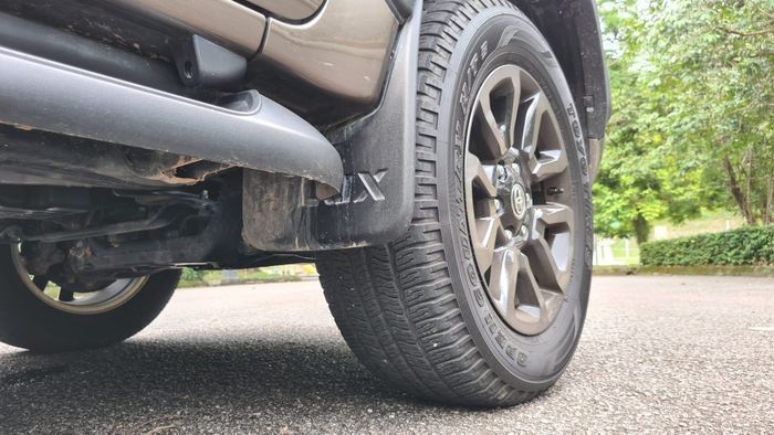 Toyota Hilux Rogue xuất hiện lần đầu tại khu vực Đông Nam Á: Cải tiến cấu hình mạnh mẽ để đối phó với mọi loại địa hình - Ảnh 8.