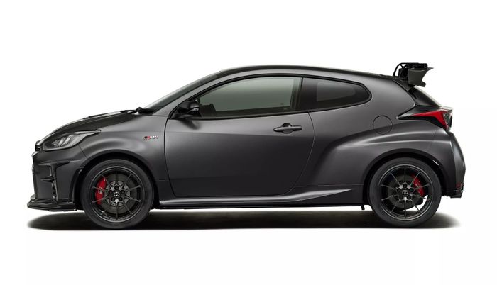 Một người đã chi ra 140.000 USD để mua một chiếc Toyota Yaris - Ảnh 3.