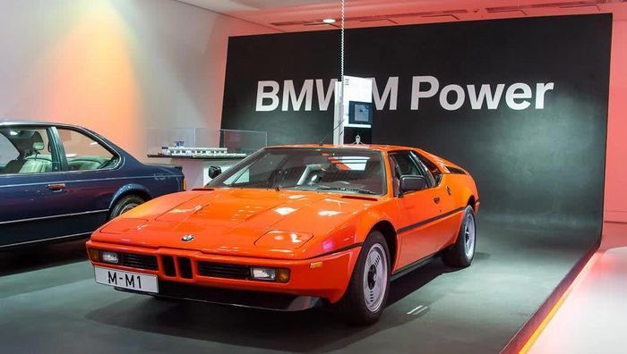 Vị vua giàu có nhất thế giới hiện đại sở hữu một bộ sưu tập xe ô tô đồ sộ đến mức có thể mở một bảo tàng trưng bày: Từ các dòng xe siêu sang đến những chiếc siêu hiếm, điều này thường khiến người ta khó có thể tưởng tượng được - Ảnh 4.