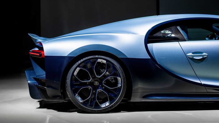 Bugatti Chiron Profilee đã đạt mức giá đấu giá kỷ lục là 300 tỉ đồng - Ảnh số 7.