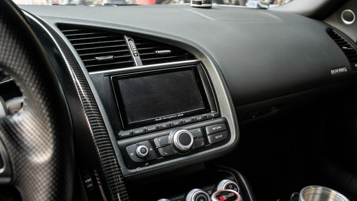 Ông Đặng Lê Nguyên Vũ lái chiếc Audi R8 V10 Spyder độc nhất tại Việt Nam xuống phố - Ảnh 9.