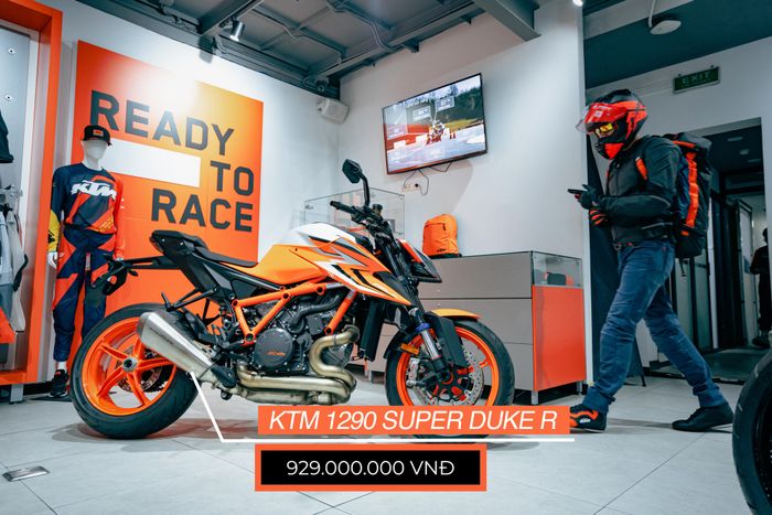 Chưa đủ chỉ mua mô tô tiền tỷ, cần phải đắp nguyên set đồ giá bằng Honda SH Mode mới coi là 'fanboy' đích thực - Ảnh 1.