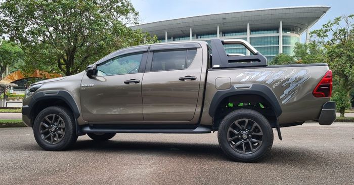 Toyota Hilux Rogue xuất hiện lần đầu tại khu vực Đông Nam Á: Nâng cấp cấu hình mạnh mẽ phù hợp với việc vượt địa hình khó khăn - Ảnh 5.