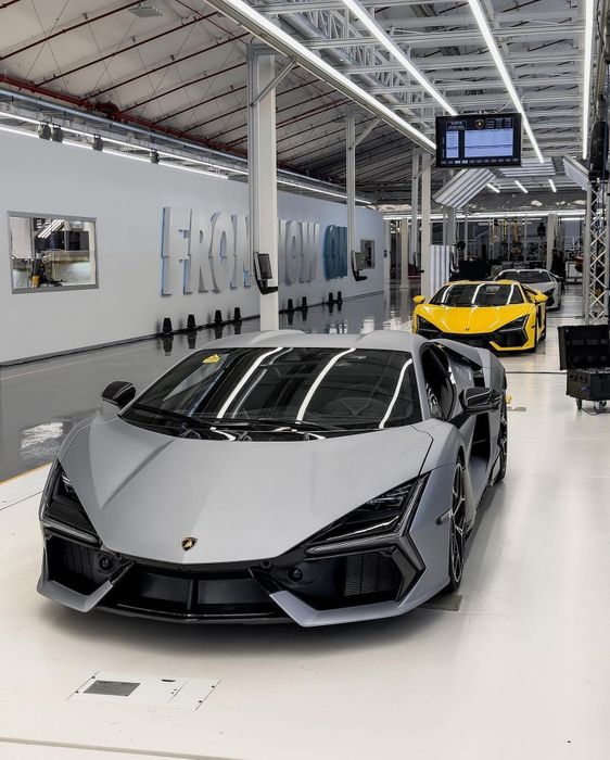 Lamborghini Revuelto vừa ra mắt đã hết hàng 2 năm - Hình ảnh 5.