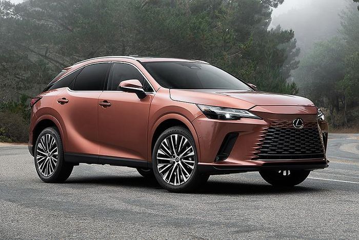 Xem trước phiên bản kéo dài của Lexus RX 2023 - Mẫu xe 7 chỗ 'tiết kiệm' nhất của hãng xe sang Nhật - Ảnh 2.