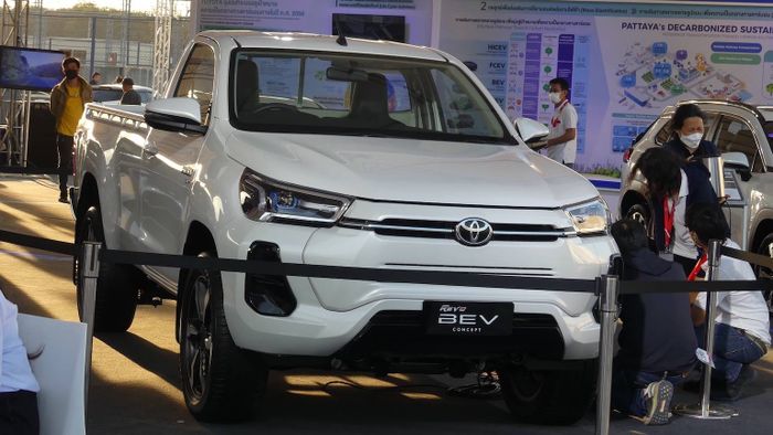 Toyota Hilux BEV - Hình 2.