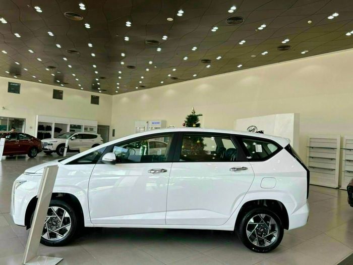 Đại lý giảm giá mạnh Hyundai Stargazer chỉ còn 515 triệu: Rẻ và tích hợp nhiều trang bị hấp dẫn hơn Xpander - Hình 5.