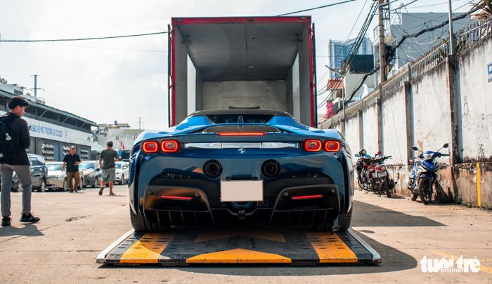 Nguyễn Quốc Cường cầm lái chiếc Ferrari SF90 Spider với giá hơn 40 tỉ đồng để đăng ký biển số - Hình 8.