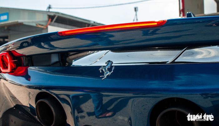 Nguyễn Quốc Cường cầm lái Ferrari SF90 Spider với giá hơn 40 tỉ đồng để đăng ký biển số - Hình 12.
