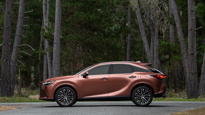 Lexus RX 2023 ra mắt tại Việt Nam với 4 phiên bản, có giá khởi điểm từ 3,43 tỷ đồng, rẻ hơn gần 600 triệu so với BMW X5 lắp ráp tại đây - Ảnh 5.