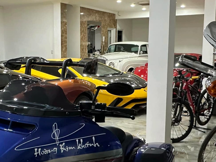 Đại gia Hoàng Kim Khánh khoe chiếc Bentley độc đáo trong garage trước mùa Tết, than phiền về việc không có nơi để đậu xe - Ảnh 3