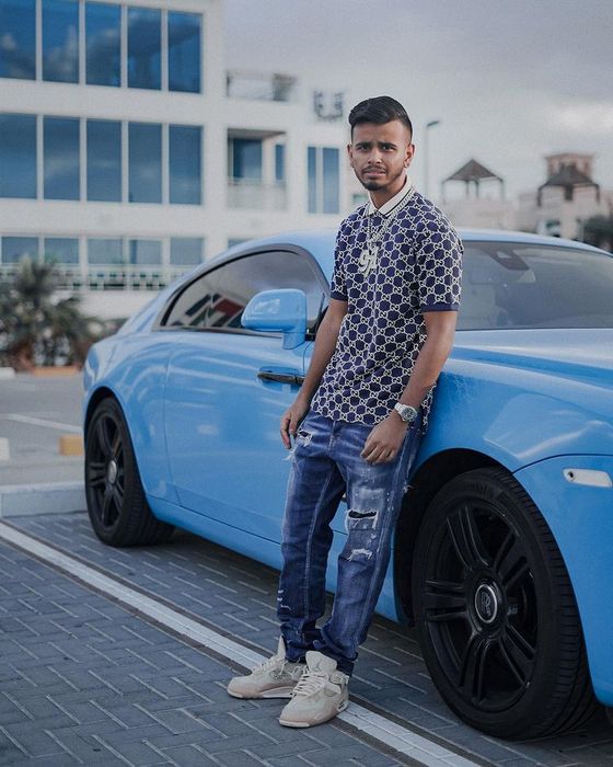 Đẳng cấp khác biệt của thiếu gia Dubai: Xây dựng khu vườn thú trong biệt thự, bọc xe bằng Louis Vuitton, sự xa hoa đạt đến một tầm cao mới - Ảnh 1.