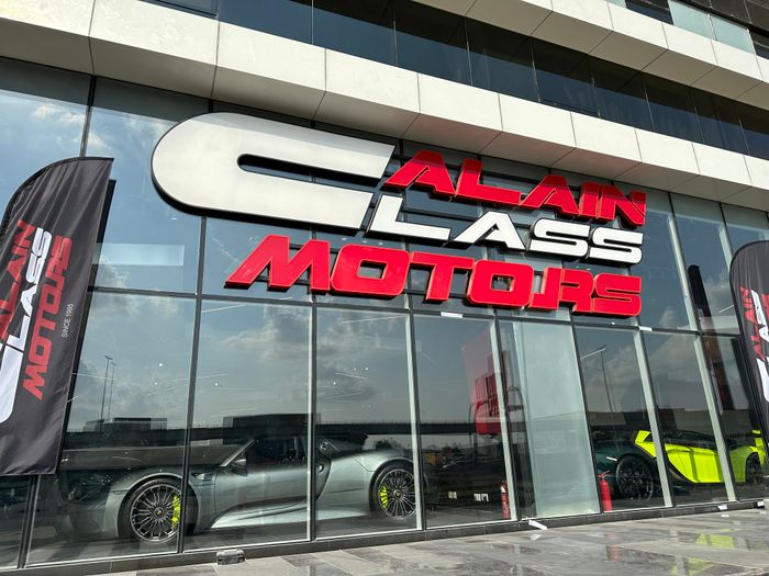 Khám phá cửa hàng nổi tiếng bán siêu xe cho giới nhà giàu Việt: Có nhiều siêu phẩm độc đáo nhất thế giới - Hình 2.