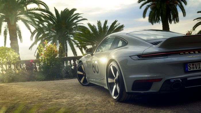 Porsche 911 Sport Classic số sàn, biểu tượng của giới 'dân chơi', đã có mặt tại Việt Nam - Ảnh 8.