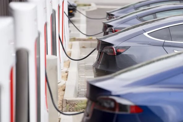 Tesla thúc đẩy việc giảm giá xe điện, chỉ có Ford làm theo: ‘Khó có chuyện chỉ vì Tesla giảm giá mà các hãng khác cũng phải làm như vậy’ - Ảnh 1.